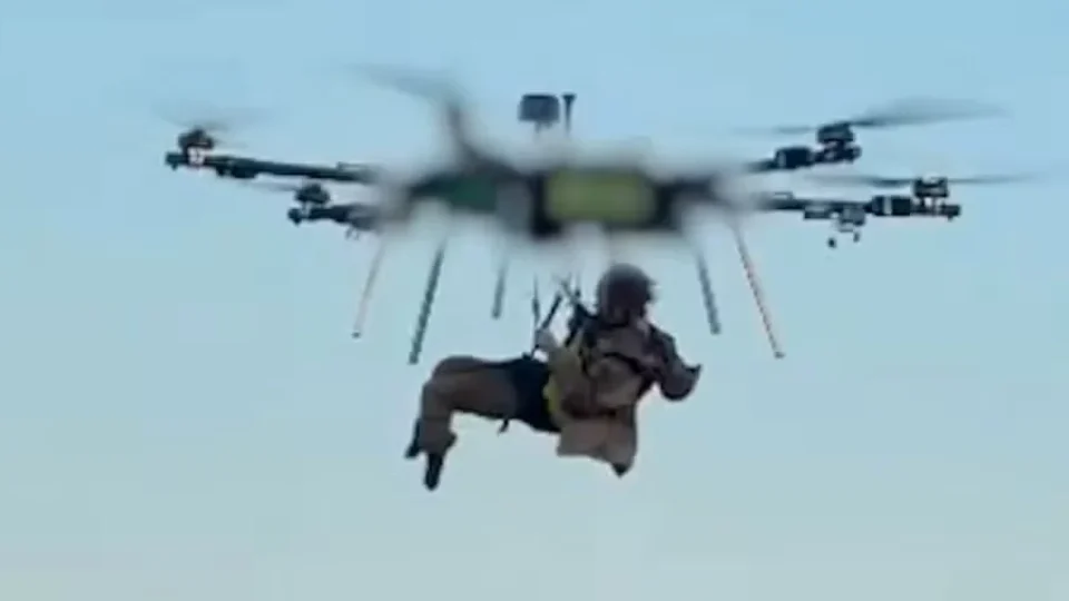 VÍDEO: Exército ucraniano usa drone para resgatar soldado ferido em operação inédita na guerra