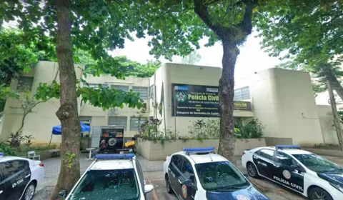 Jovem de 18 anos é achado morto a facadas; mãe suspeita do ex-marido no Rio