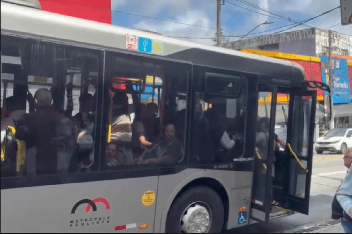 Imagens da paralisação mostram os impactos da interrupção do serviço na rotina dos passageiros. A falta de aviso antecipado foi um dos principais fatores que dificultaram o planejamento dos deslocamentos nesta segunda-feira.