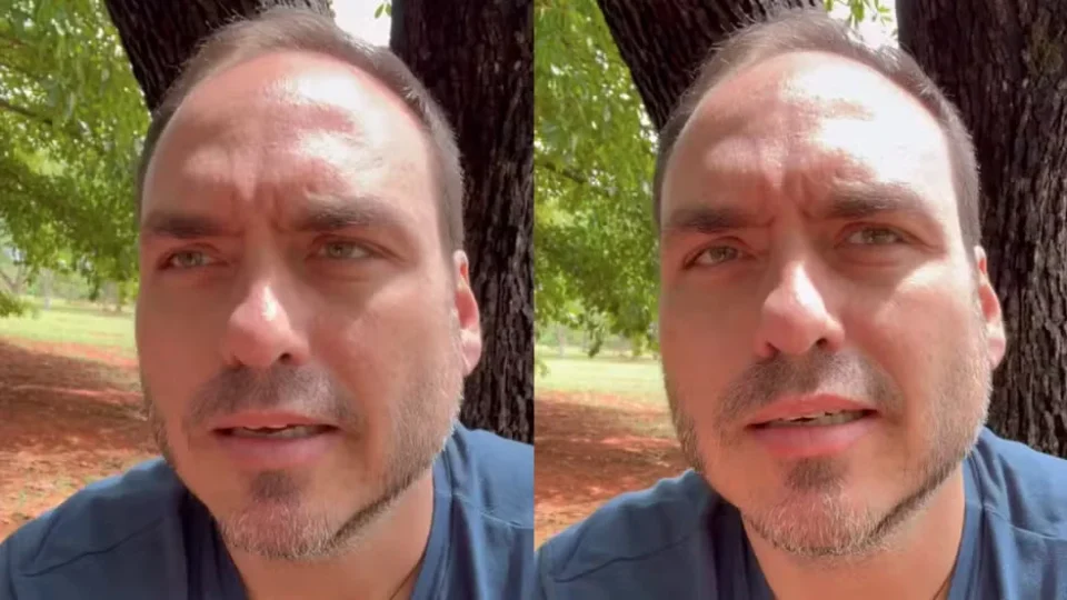 “Desculpa, pai, a gente falhou”: Carlos Bolsonaro se emociona após derrota de Flávio