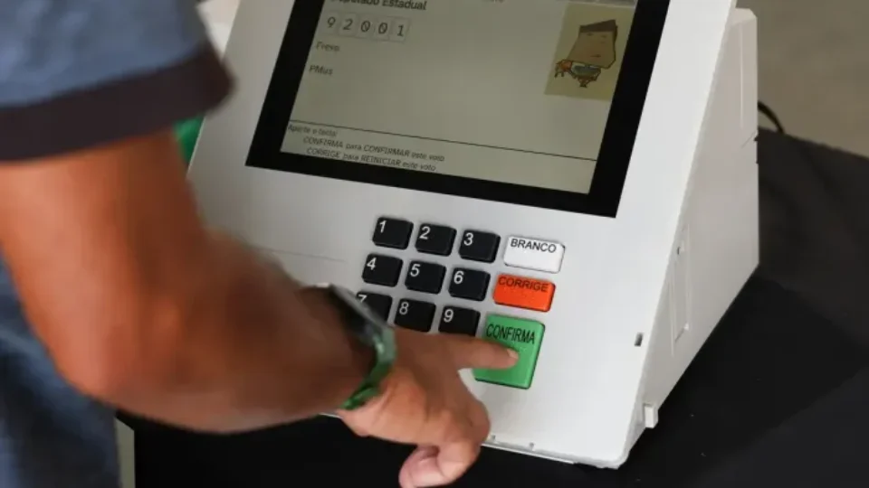 Eu levo multa se não votar? Entenda as regras do TSE