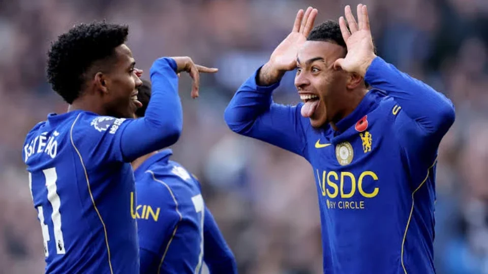 Chelsea vence United por 2 a 0, e Estêvão tem dois gols anulados na Premier League