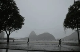 Rio tem sábado de chuva durante o dia e à noite; veja a previsão