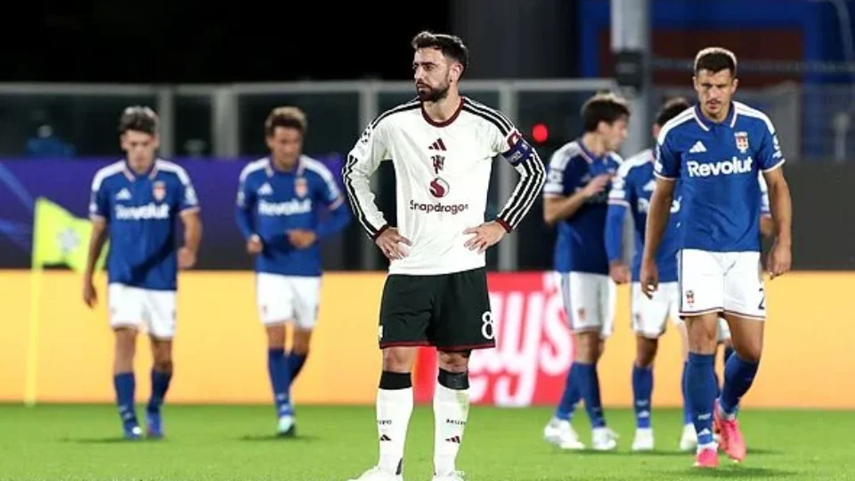 Como 1907 atropela Manchester United por 4 a 1 com dois gols de Nico Paz na Champions