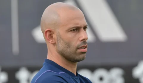 Corinthians procura Mascherano, recebe quarta negativa e segue sem técnico