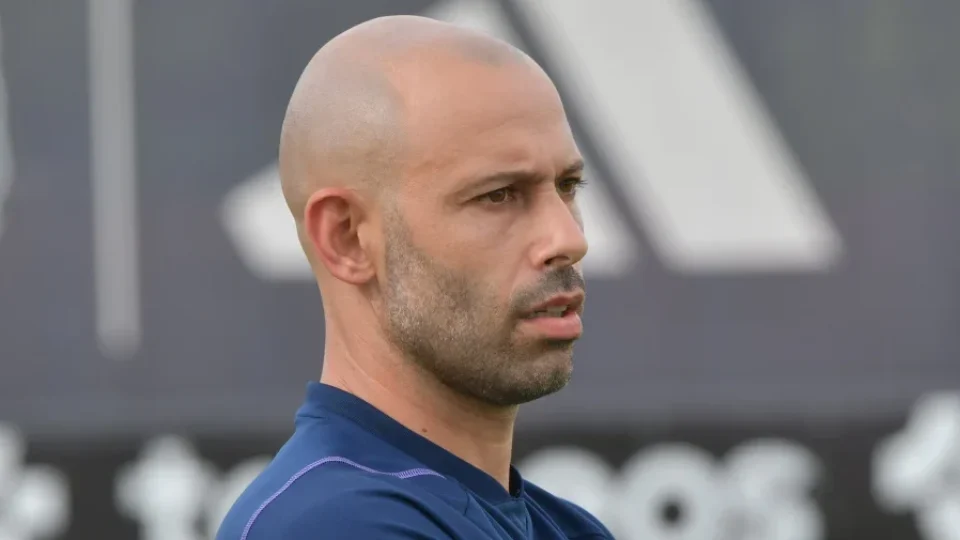 Corinthians procura Mascherano, recebe quarta negativa e segue sem técnico