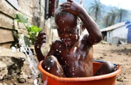 Água contaminada deixa 408 pessoas doentes na África do Sul; maioria é criança