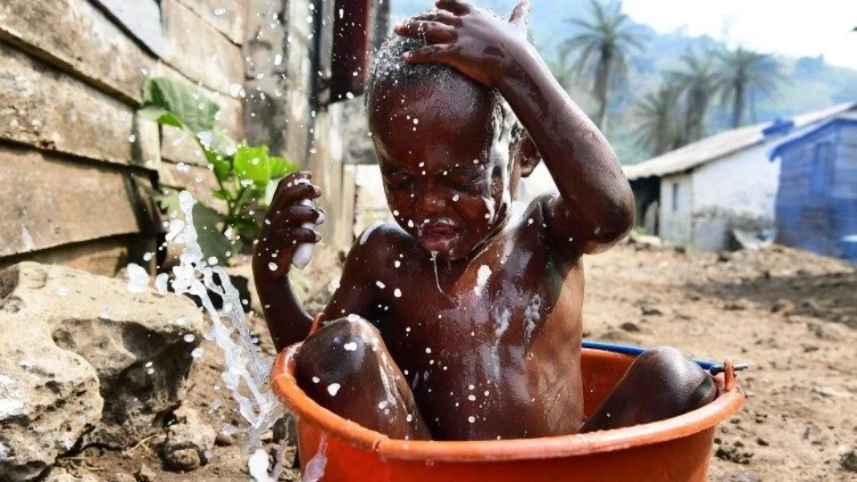 Água contaminada deixa 408 pessoas doentes na África do Sul; maioria é criança