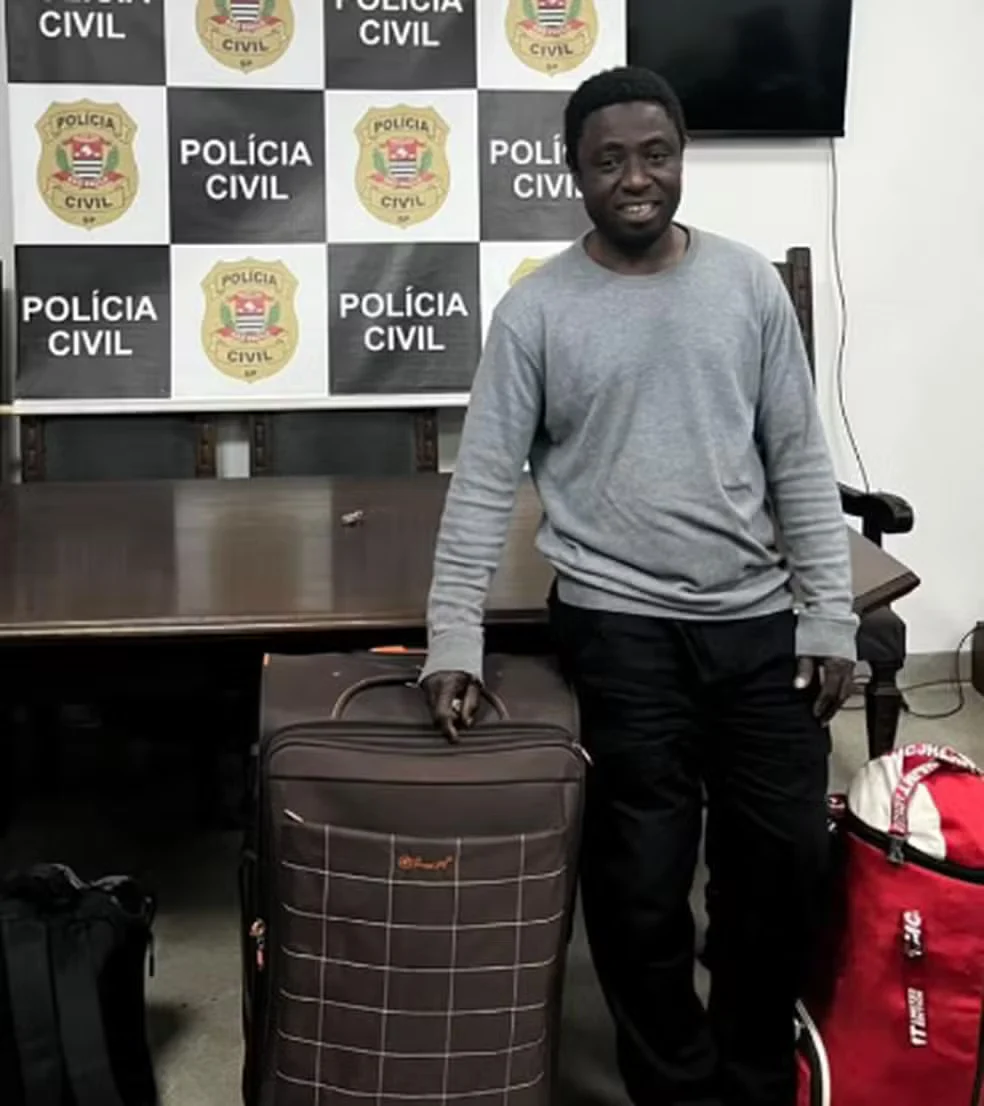 Entre os casos investigados está o de um passageiro africano que teve as malas retidas após se recusar a pagar cerca de R$ 500 por uma viagem.
