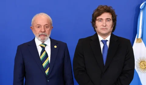 Lula evita confronto com Milei após saída de Flávio e prepara resposta diplomática