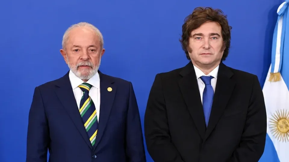Lula evita confronto com Milei após saída de Flávio e prepara resposta diplomática