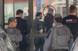 Vídeo mostra secretário e marido da prefeita de Bauru sendo levado durante operação policial