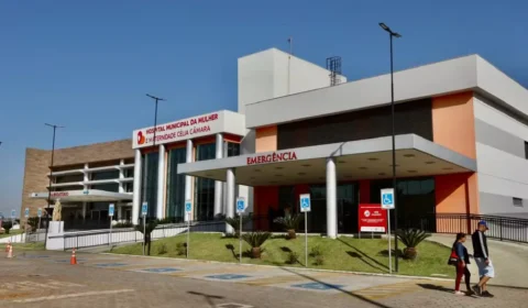 Médica é afastada após mensagem para “não dar alta” a petistas no dia da eleição