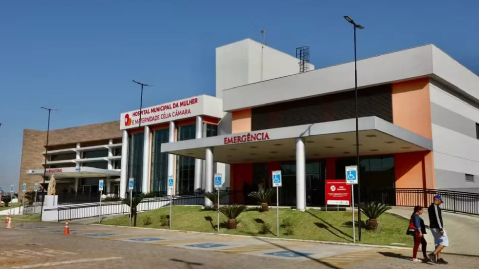 Médica é afastada após mensagem para “não dar alta” a petistas no dia da eleição