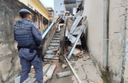Casa desaba em Santo André e mulher de 64 anos é resgatada dos escombros