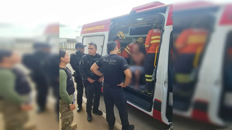 Detento faz rival refém na Papuda, engole faca artesanal e vai parar no hospital