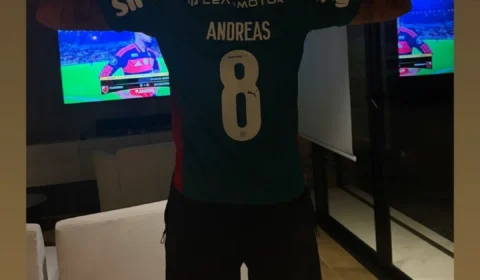 Deyverson provoca Flamengo com camisa de Andreas Pereira e exalta Estudiantes