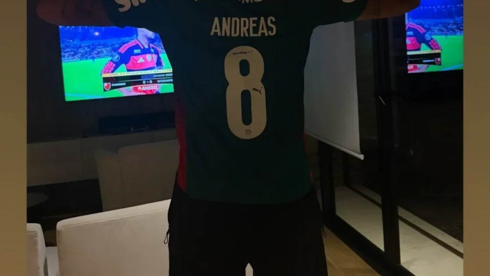 Deyverson provoca Flamengo com camisa de Andreas Pereira e exalta Estudiantes