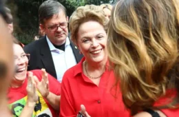 Dilma Rousseff vota em BH sob aplausos de apoiadores no segundo turno das eleições