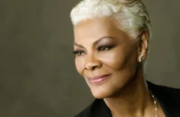 Dionne Warwick cancela show aos 85 anos após dores que a impedem de ficar em pé