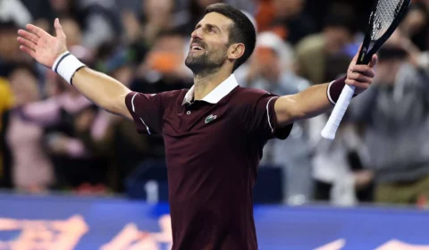 Djokovic vai à final em Pequim e busca maior título dos últimos três anos