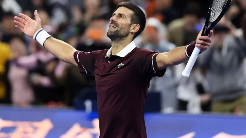 Djokovic vai à final em Pequim e busca maior título dos últimos três anos