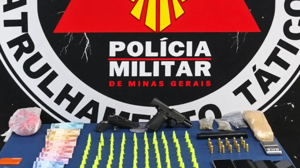 Suspeitos de ligação com PCC são presos com armas e drogas em MG