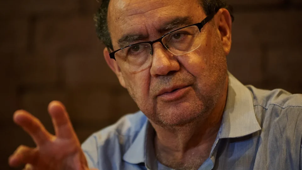 Augusto Cury anuncia saída da política e não declara apoio a Lula ou Flávio no 2º turno