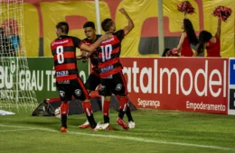 Vitória vence São Paulo por 2 a 0 e se afasta do rebaixamento