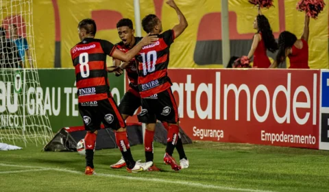 Vitória vence São Paulo por 2 a 0 e se afasta do rebaixamento