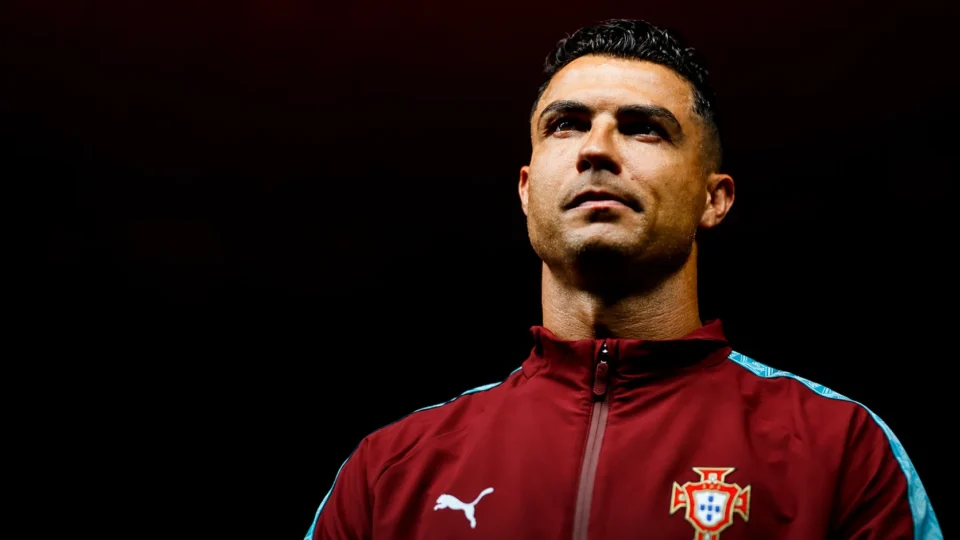Cristiano Ronaldo deixa Portugal e promete contar o que aconteceu nos bastidores
