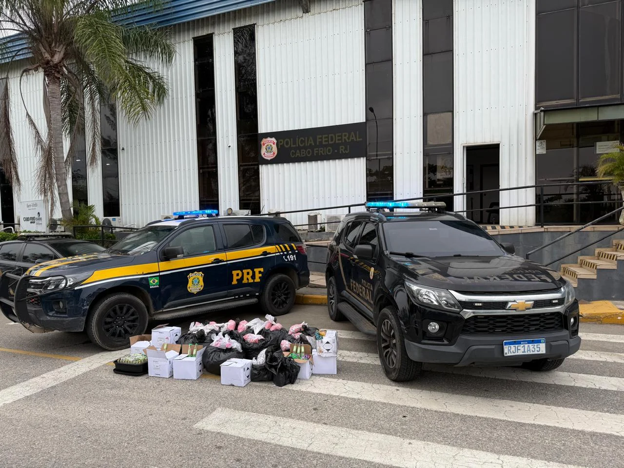 Não foram divulgadas informações sobre a identidade do preso nem sobre eventual participação de outras pessoas no transporte da carga