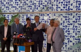 PT reúne 100 assinaturas para CPMI contra Flávio Bolsonaro por casos Master e INSS