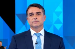 Flávio promete aumento real do salário mínimo e critica impostos no debate da Globo