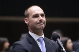 Eduardo Bolsonaro sugere que pode comandar Itamaraty em eventual governo de Flávio