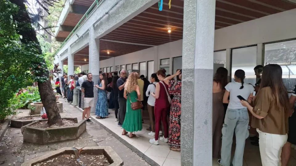 Filas de até 4 horas marcam votação em Minas Gerais neste domingo (4)