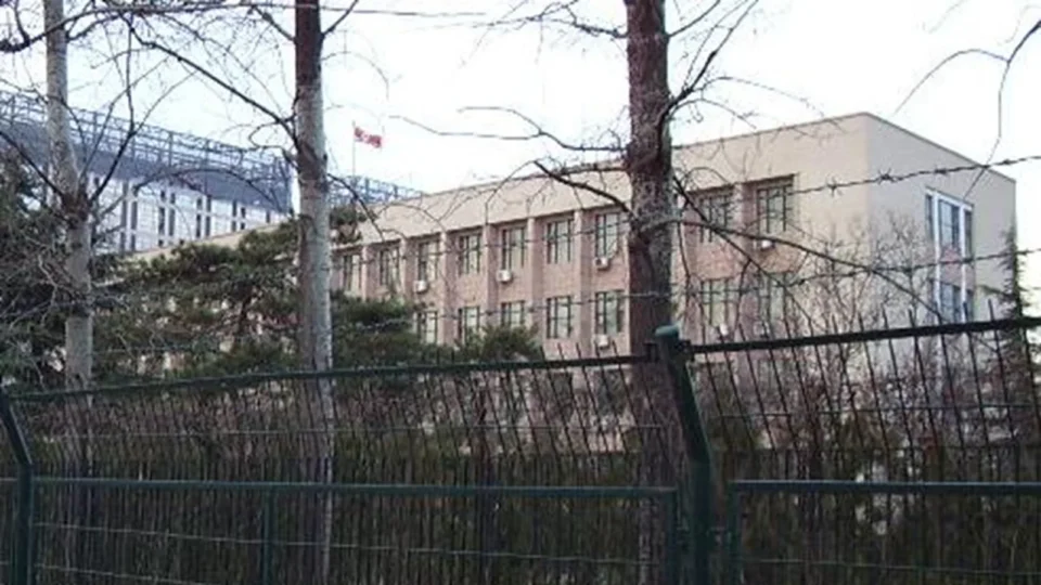 Coreia do Norte mantém prisão secreta dentro de embaixada na China, denuncia ONG