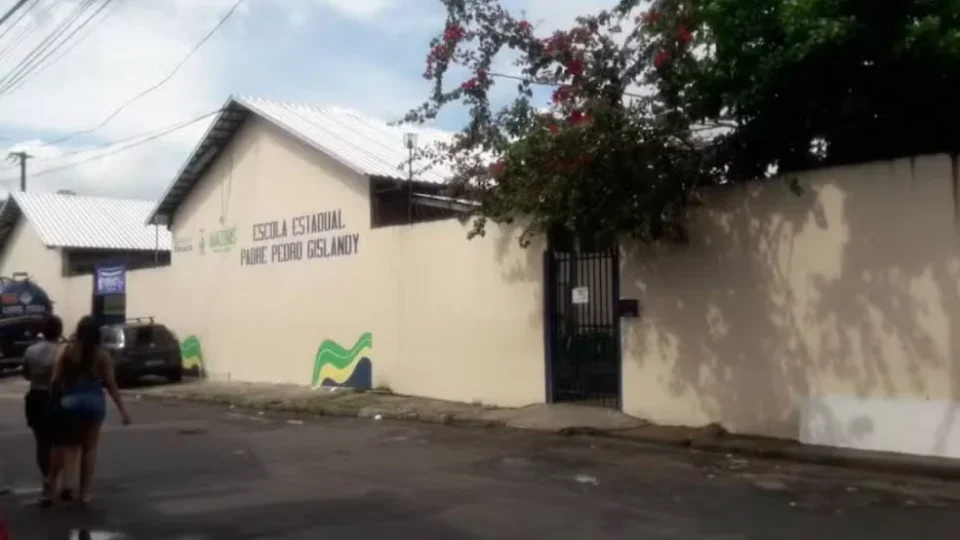 Eleitor morre após passar mal dentro de sala de votação em Manaus