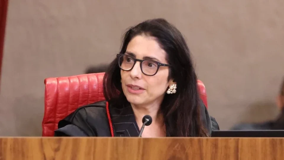 Estela Aranha, ministra do TSE que decidiu sobre púlpito de Lula, declarou voto no petista em 2022