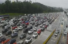 Feriado de 12 de outubro deve movimentar 18,4 milhões de veículos em SP; veja previsão do tempo e alerta nas praias