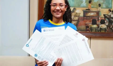 Filha de faxineira, estudante de escola pública do Ceará é aprovada em Harvard aos 17 anos