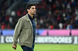 Palmeiras seca Flamengo após empate com Santos, e Abel promete lutar por títulos
