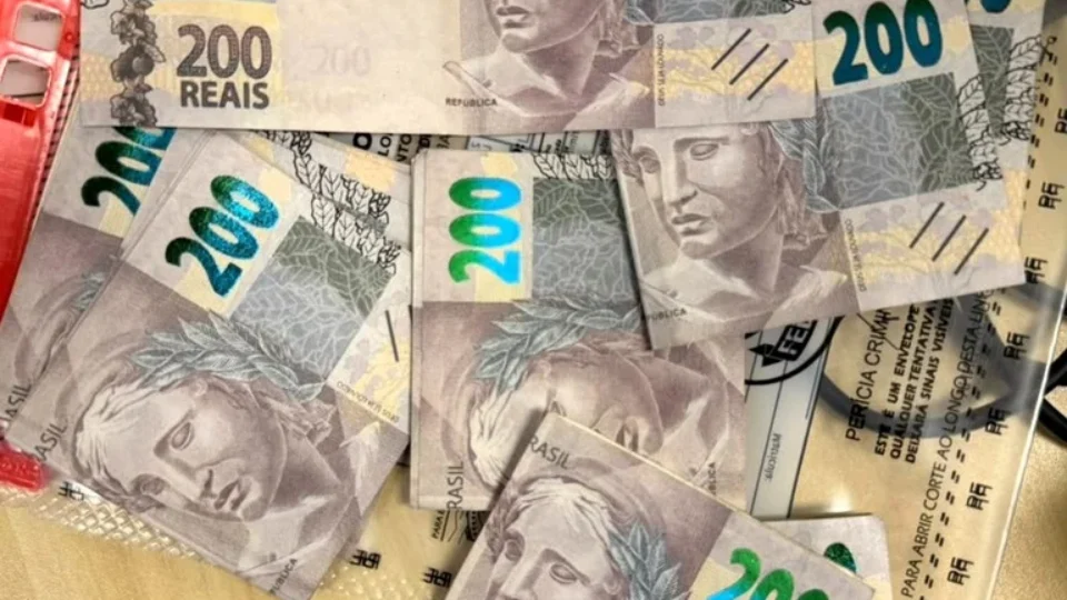 Polícia Federal apreende cerca de R$ 17,5 mil durante fiscalização no Aeroclube de Manaus