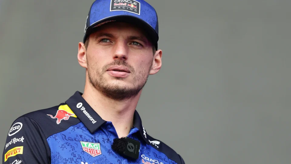Verstappen faz história com pole inédita em Singapura e Bortoleto fica fora do Q3