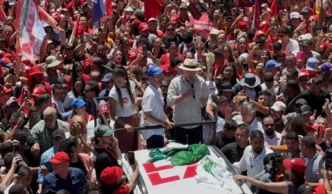 Lula faz caminhada com Leandro Grass em Ceilândia e leva debate sobre armas à campanha no DF
