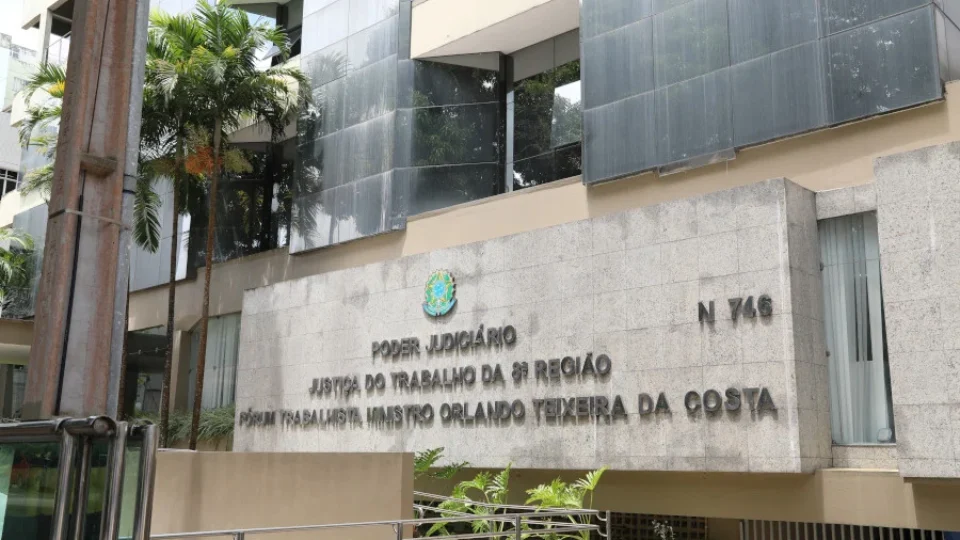 Concurso TRT 8 abre oportunidades para técnicos e analistas com salários de até R$ 18,3 mil