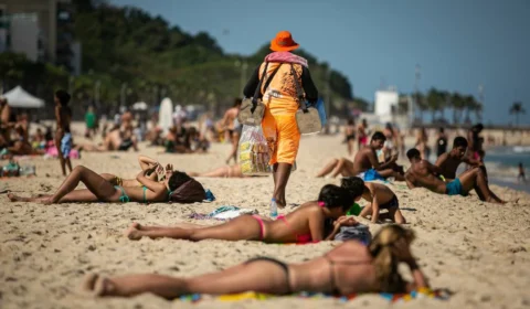 Feriado na segunda-feira (26) surpreende brasileiros; veja quais cidades terão folga