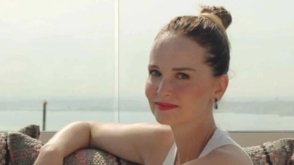 Fernanda Rodrigues retorna às novelas em drama vertical