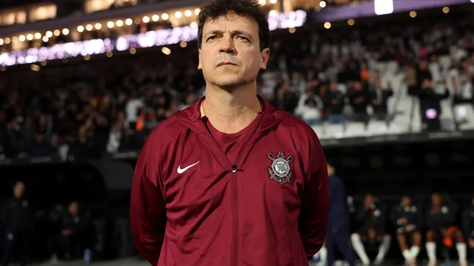 Corinthians demite Fernando Diniz após sete derrotas seguidas no Brasileirão