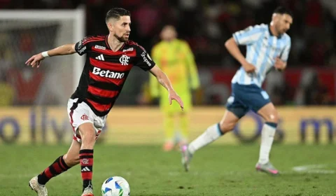 Flamengo aposta na força do Maracanã e na volta de Jorginho para eliminar o Estudiantes